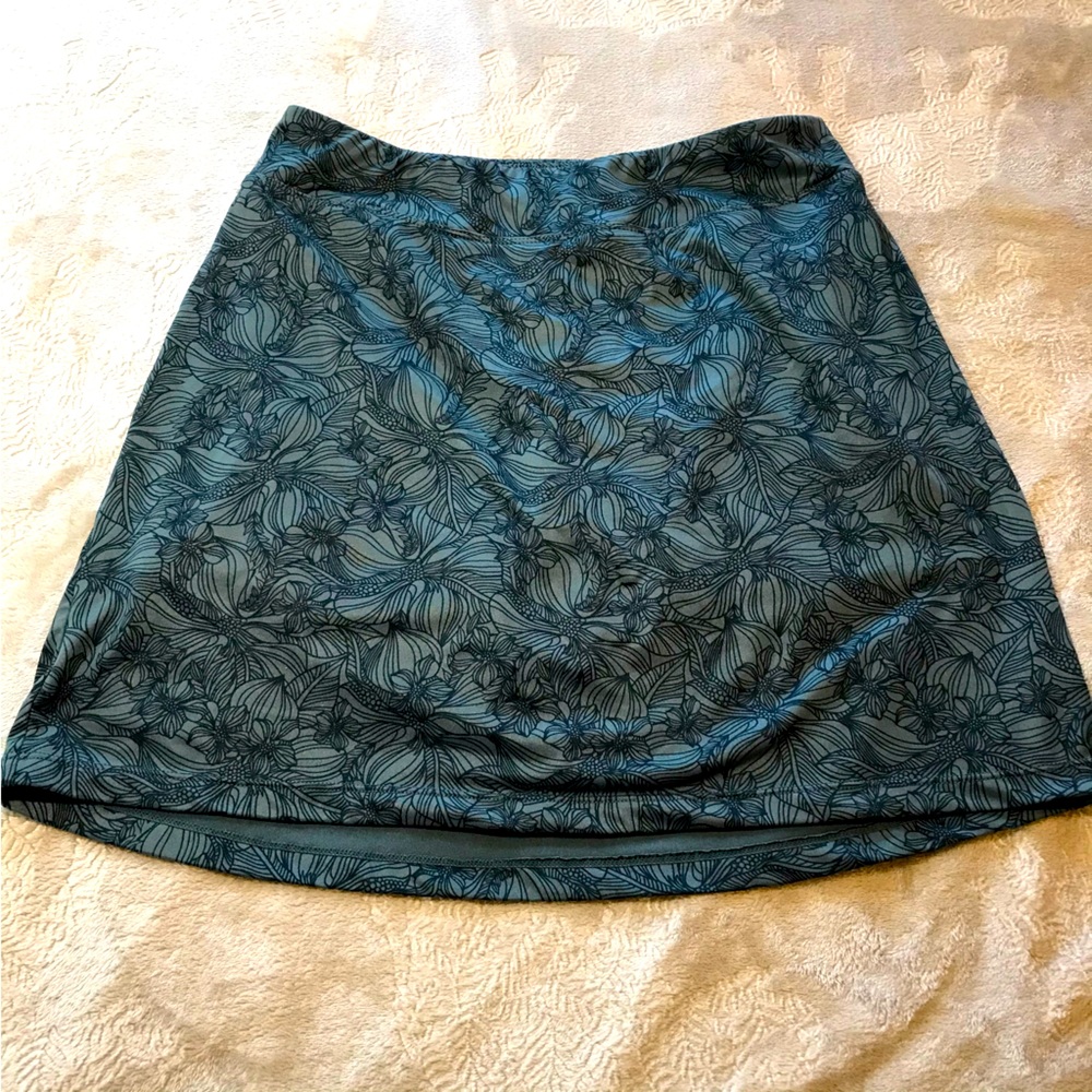 Segments Luxe green skort comfortable stretch beautiful pattern Size S